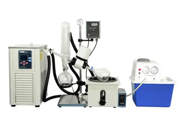 Vacuum pump correctly connected to a lab rotary evaporator system